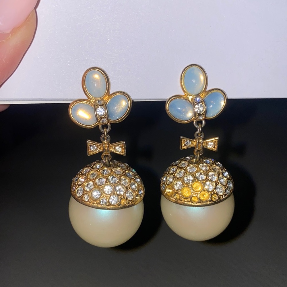 Stunning vintage 80’s faux pearl clip on earrings